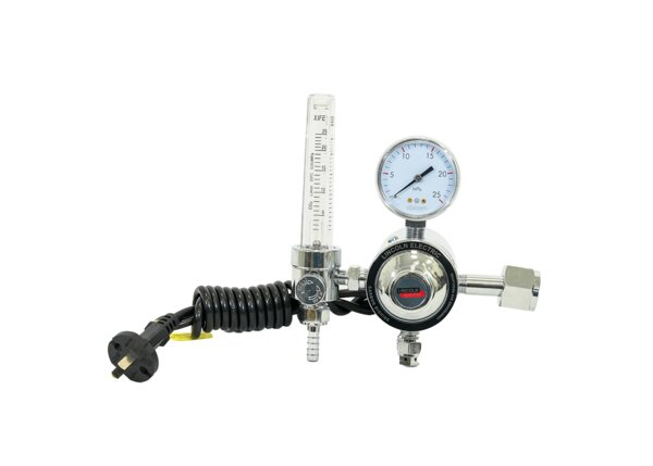 CO2 regulator with flow meter
