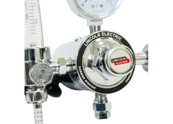 CO2 regulator with flow meter