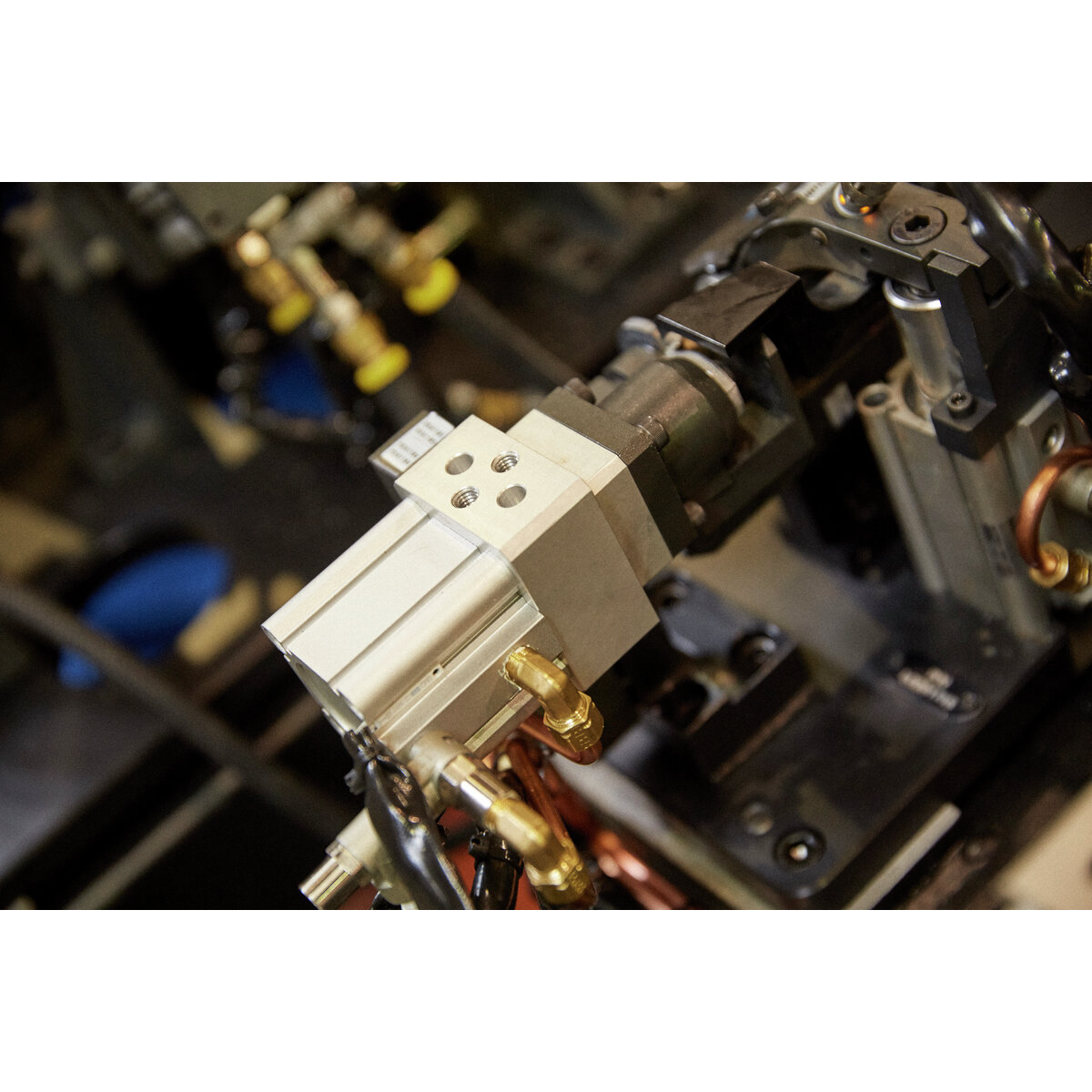 Offset retract and straight pin clamp shown with tooling 
