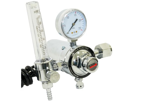 CO2 regulator with flow meter